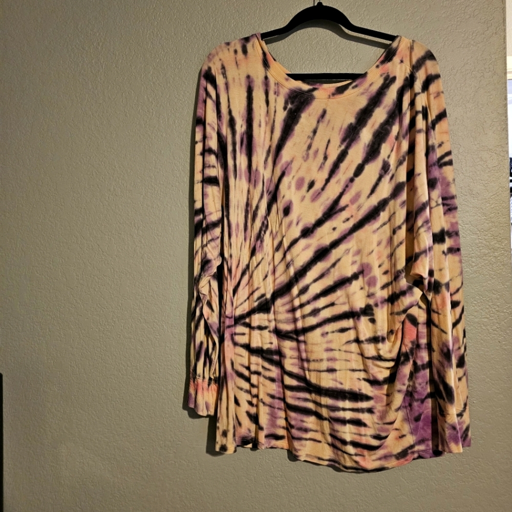 Torrid super soft shirt 2x tie dye